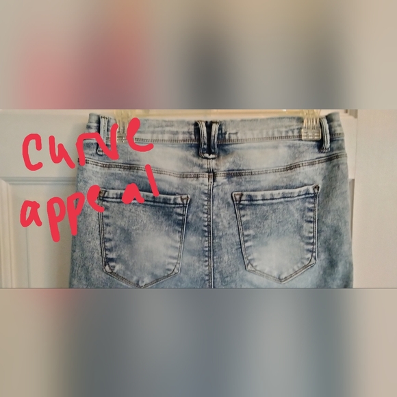 Classic High Rise Light Blue Jeans - Picture 2 of 2